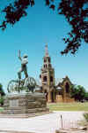 Das Standbild des Voortrekkers Sarel Celliers auf dem Kirchplatz von Kroonstad.