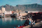 Die Kapstdter Waterfront vor der Kulisse des Tafelbergs.