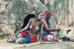 Zulu-Wahrsagerin (isangoma) mit Lehrling.