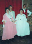 Burische Volkstnzer in traditioneller Tracht.
